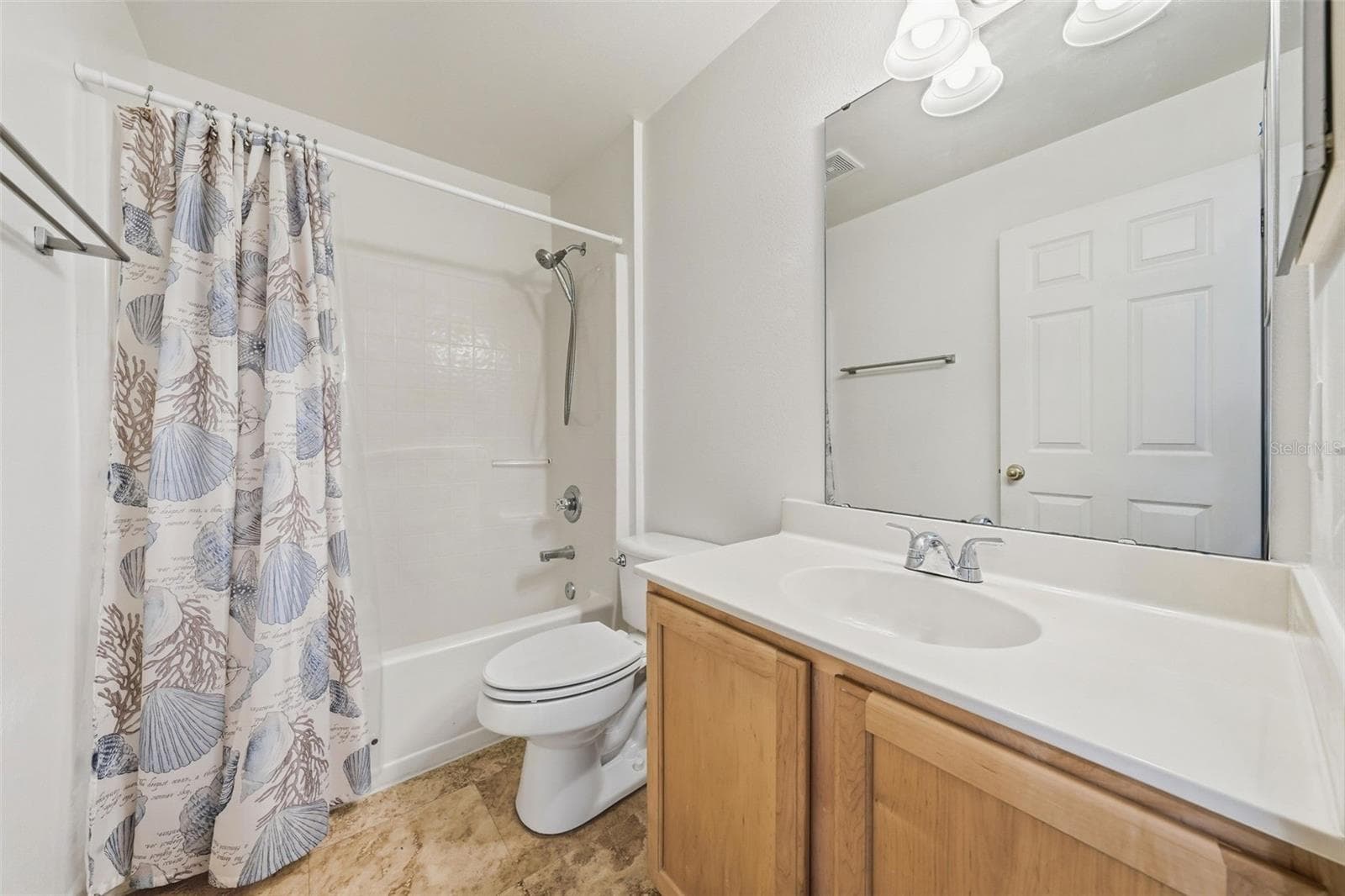 Upstairs Hallway Bath - 6526 POMEROY CIR, ORLANDO