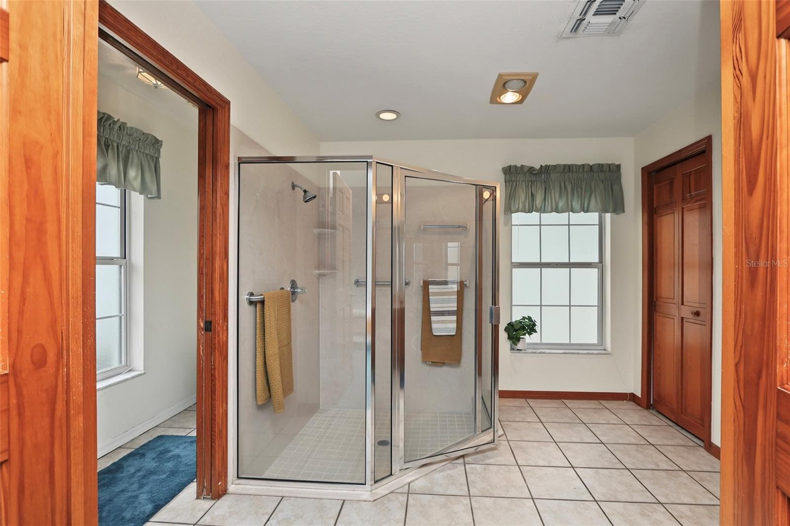 Primary bath - 9479 SE 70TH TER, OCALA