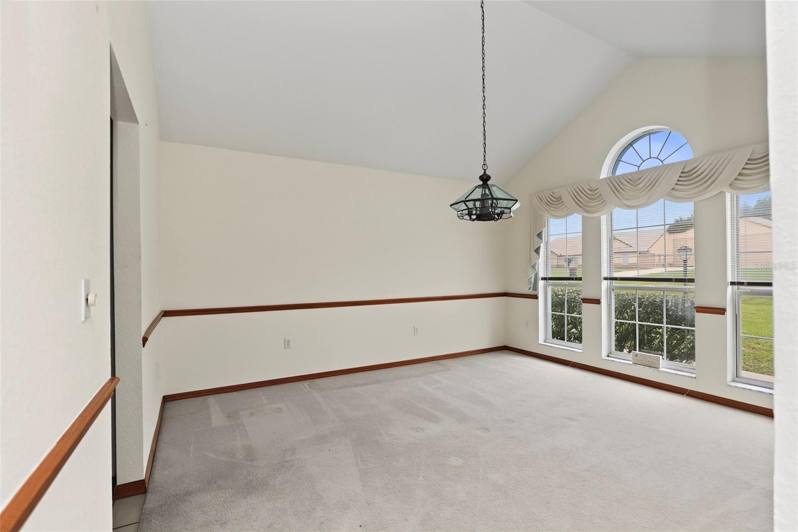 Dining - 9479 SE 70TH TER, OCALA