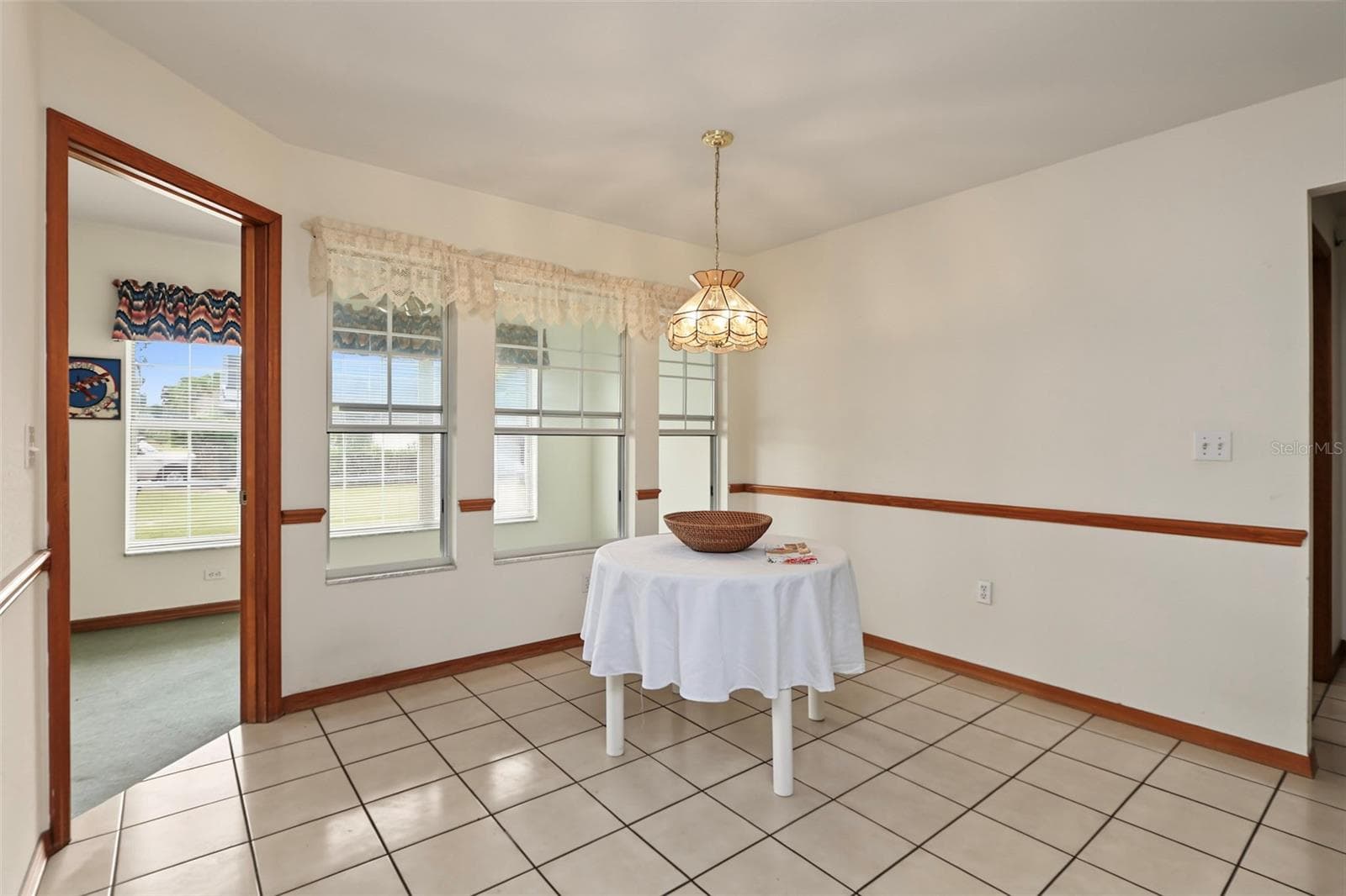 Breakfast Nook - 9479 SE 70TH TER, OCALA