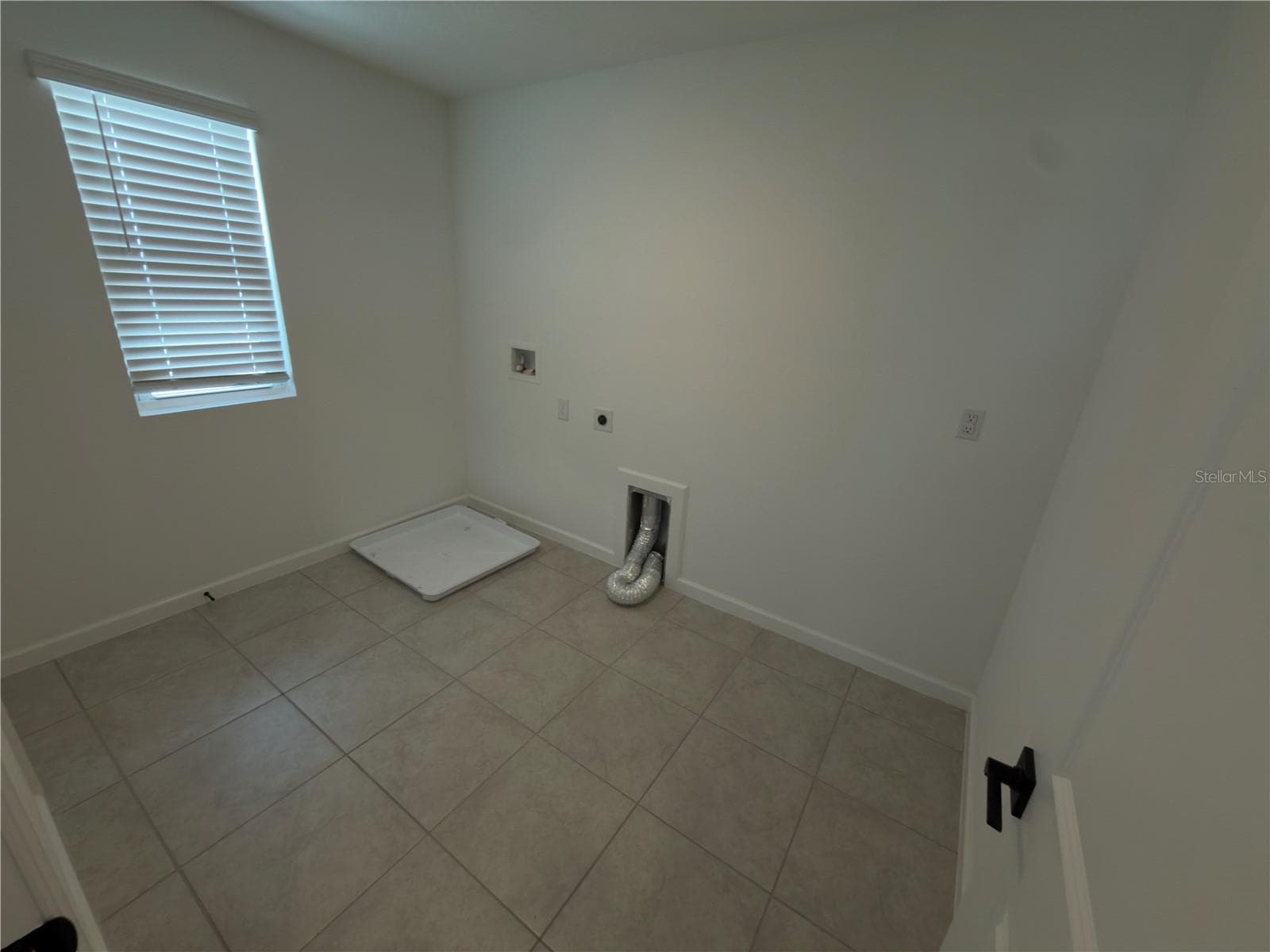 laundry room - 1071 SUGARWOOD ST, DAVENPORT