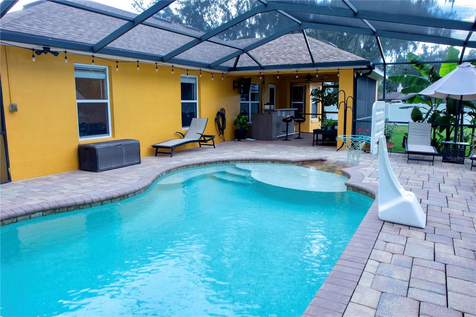 Heated Salt Water Pool - 6093 VELVET LOOP, LAKELAND