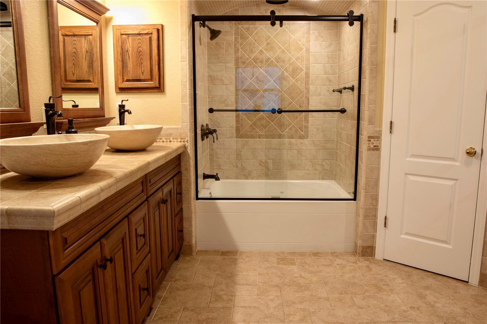 Primary Bathroom Glass Door Tub - 6093 VELVET LOOP, LAKELAND
