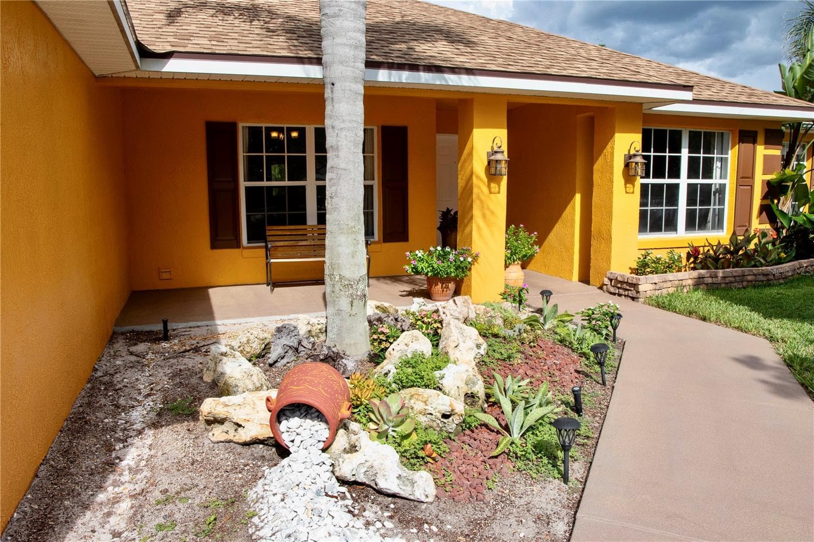 Front Exposure Flower Garden - 6093 VELVET LOOP, LAKELAND