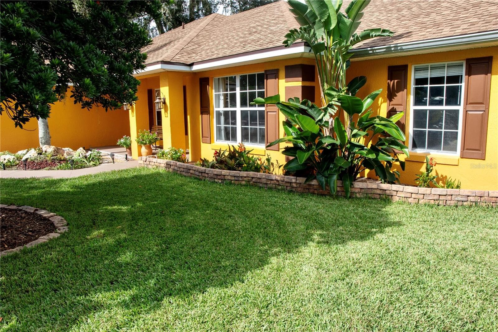 Front Yard - 6093 VELVET LOOP, LAKELAND