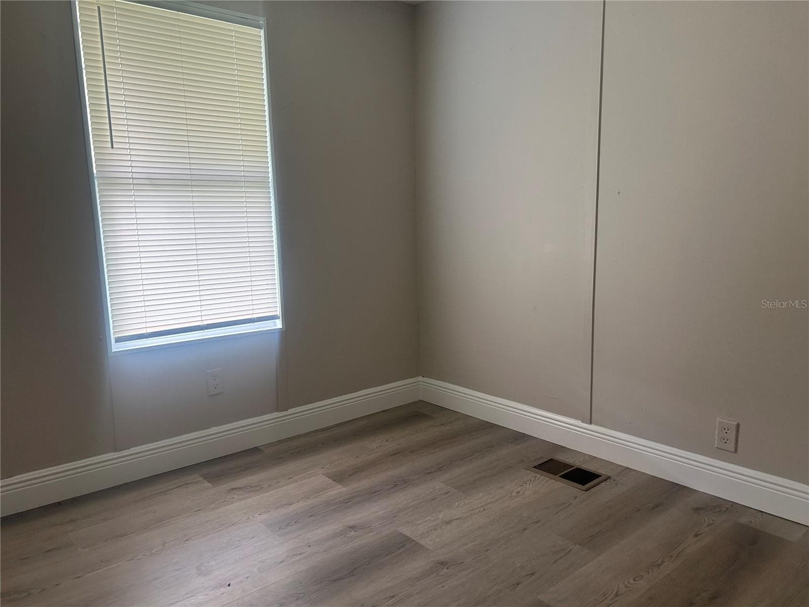 Manufactured Home at 14810 THOMPSON AVE, HUDSON, photo 9 of 19