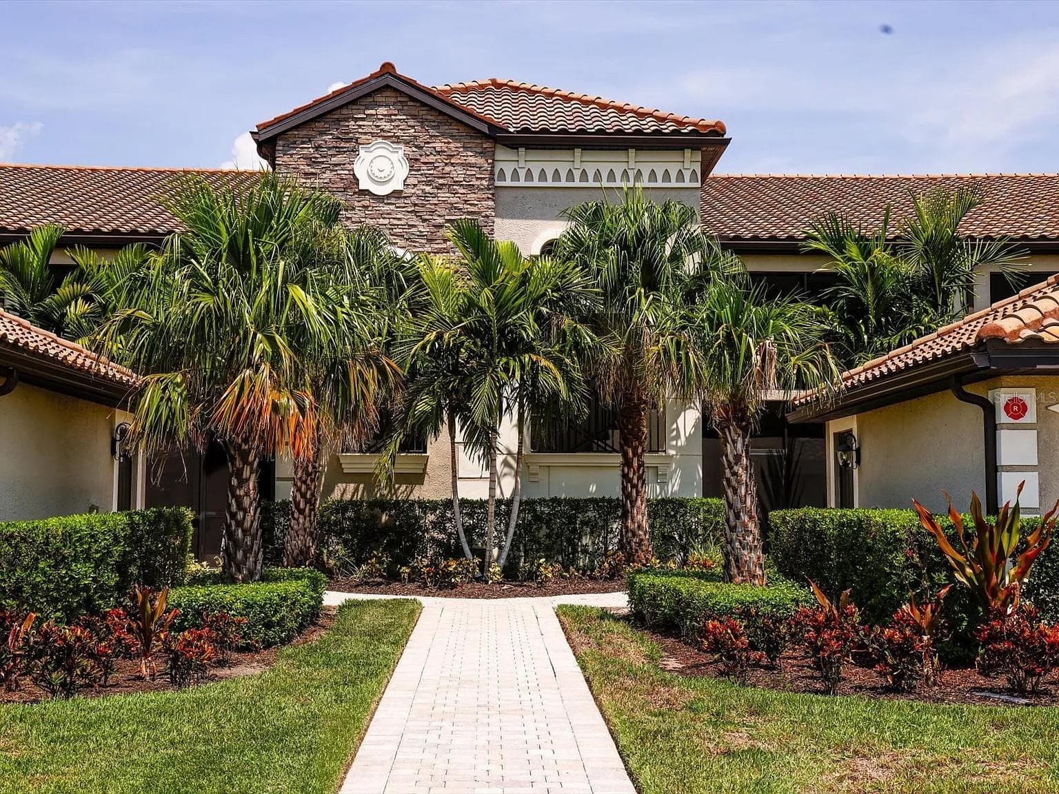 5558 PALMER CIR #101