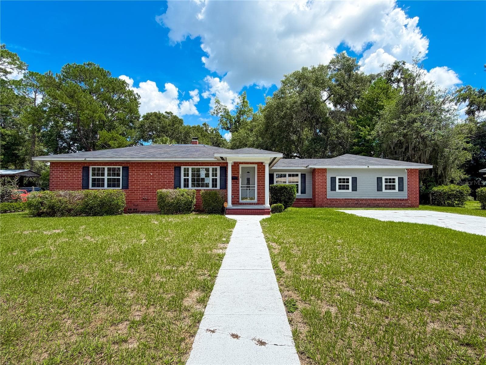 Single Family Residence at 709 NW PALM DR, LAKE CITY, photo 2 of 37