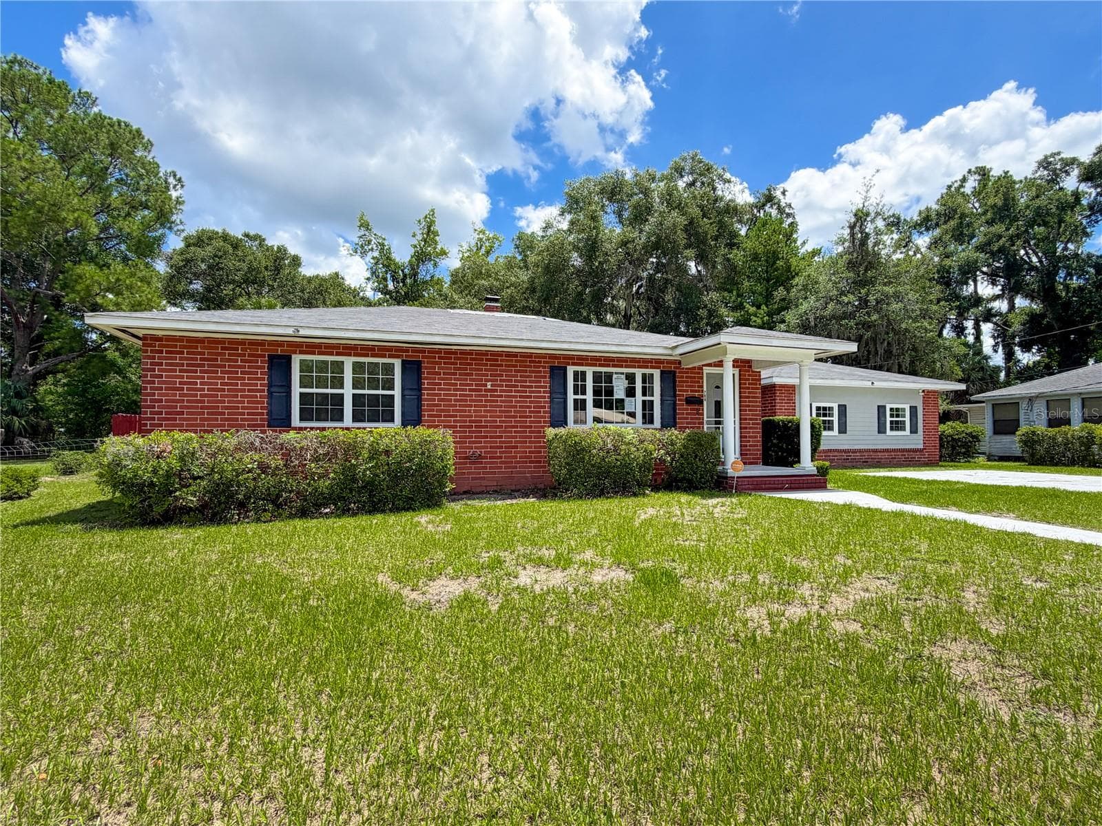 Single Family Residence at 709 NW PALM DR, LAKE CITY, photo 4 of 37