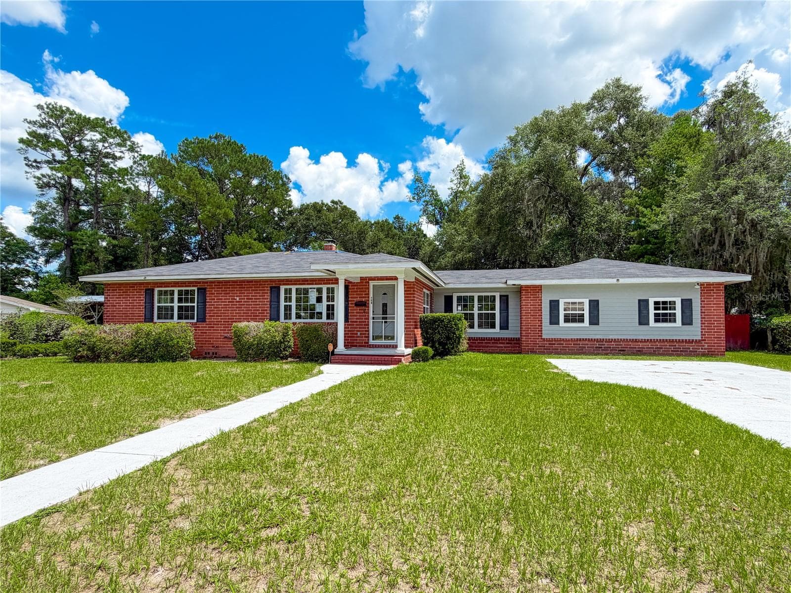 Single Family Residence at 709 NW PALM DR, LAKE CITY, photo 5 of 37