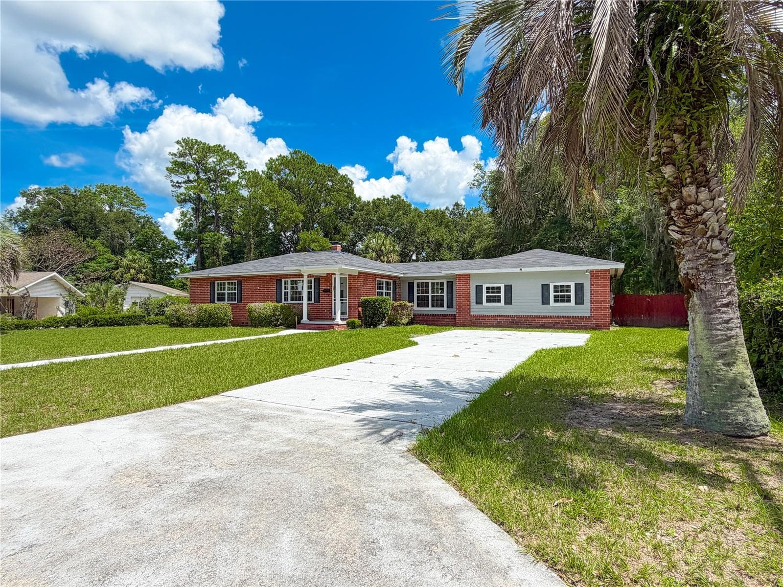 Single Family Residence at 709 NW PALM DR, LAKE CITY, photo 6 of 37