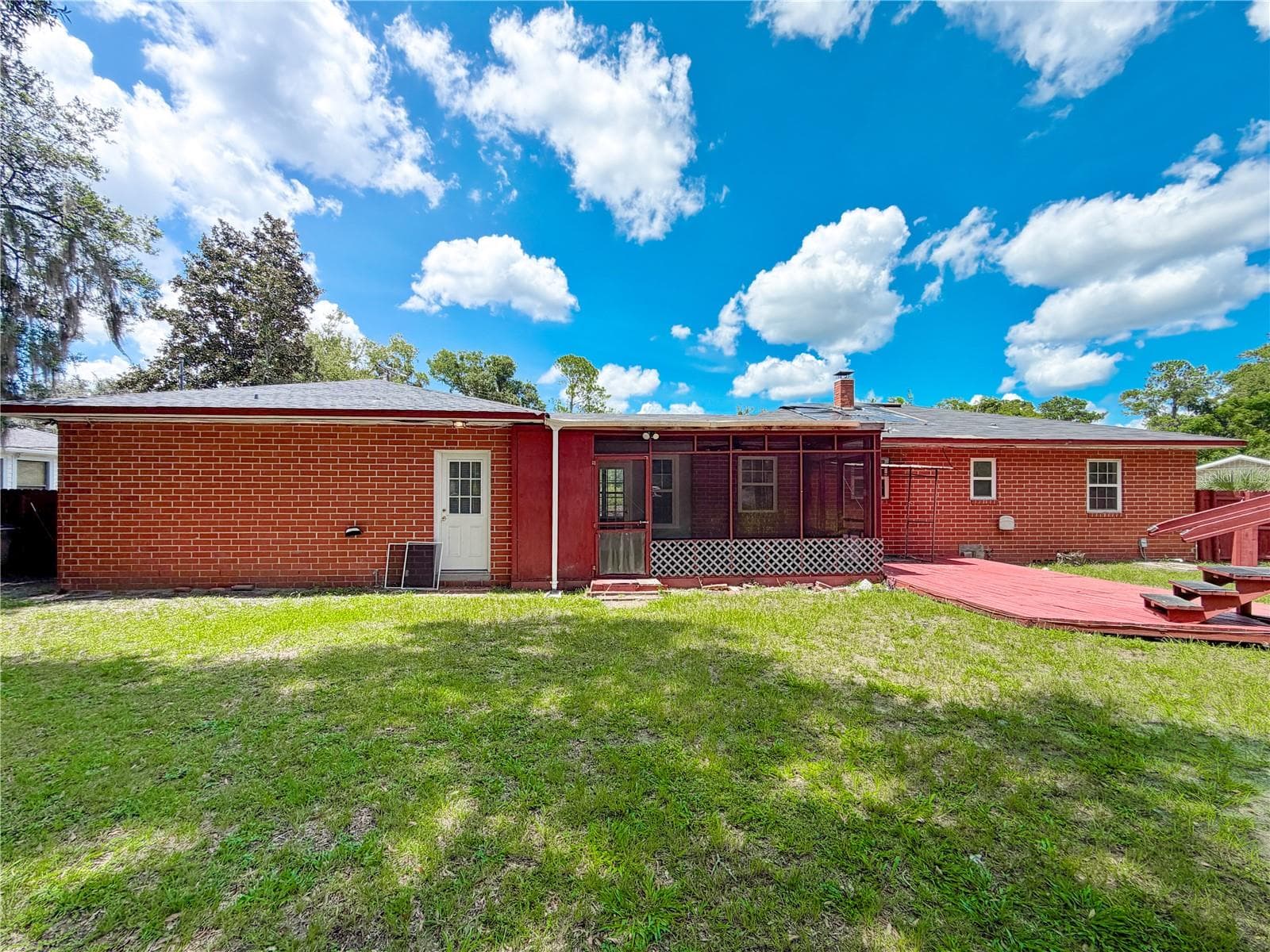 Single Family Residence at 709 NW PALM DR, LAKE CITY, photo 8 of 37