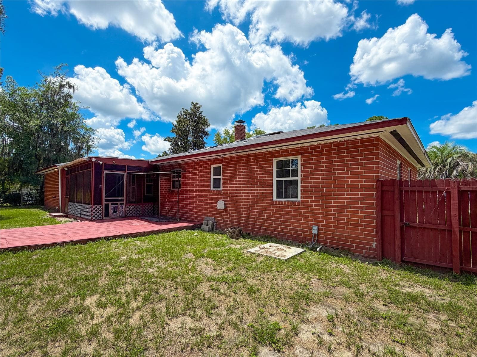 Single Family Residence at 709 NW PALM DR, LAKE CITY, photo 9 of 37