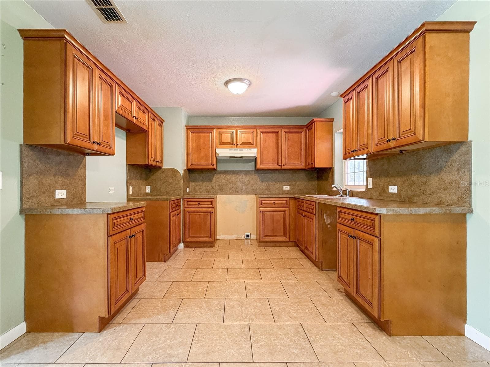 Kitchen - 709 NW PALM DR, LAKE CITY