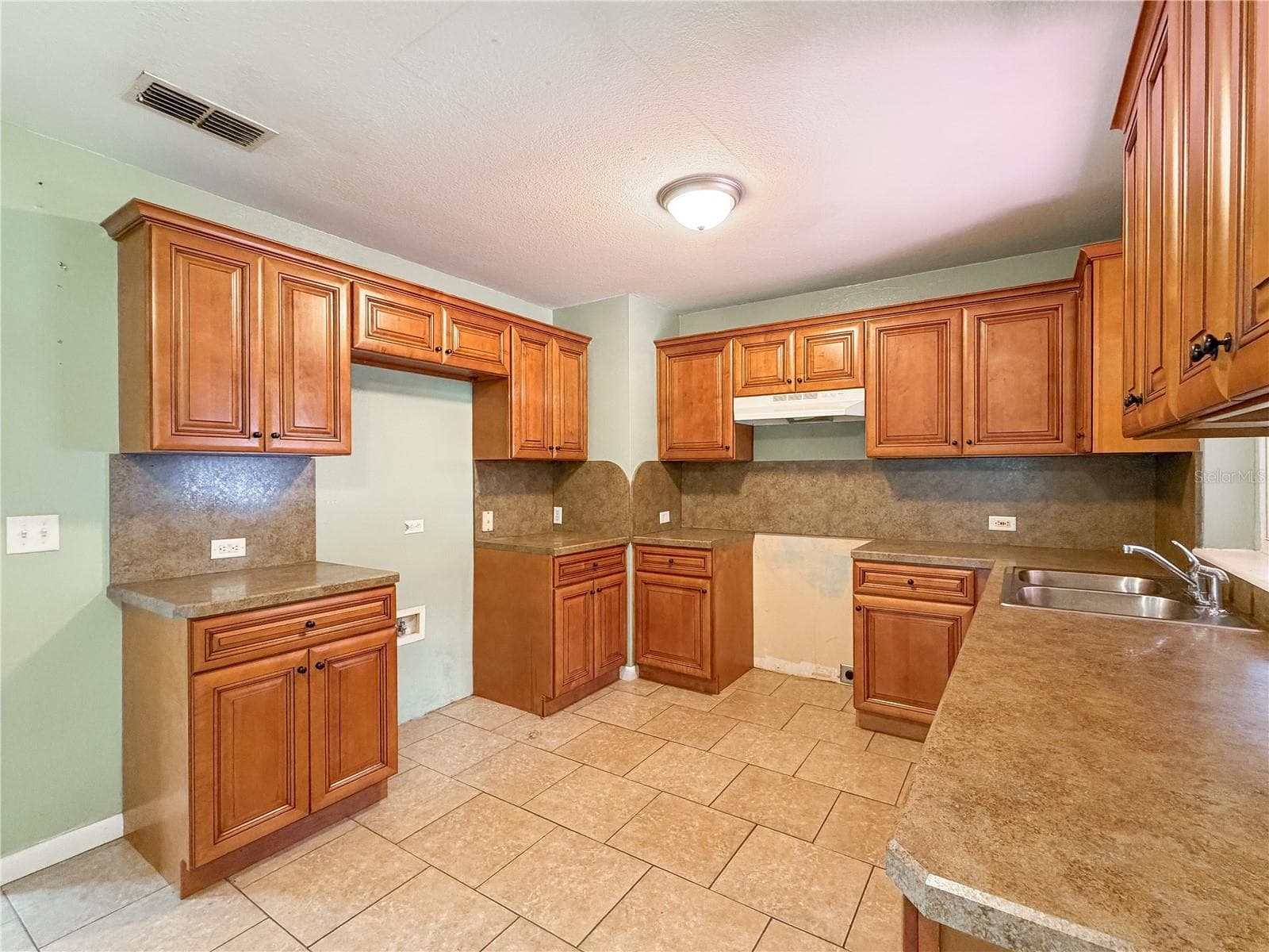 Kitchen - 709 NW PALM DR, LAKE CITY