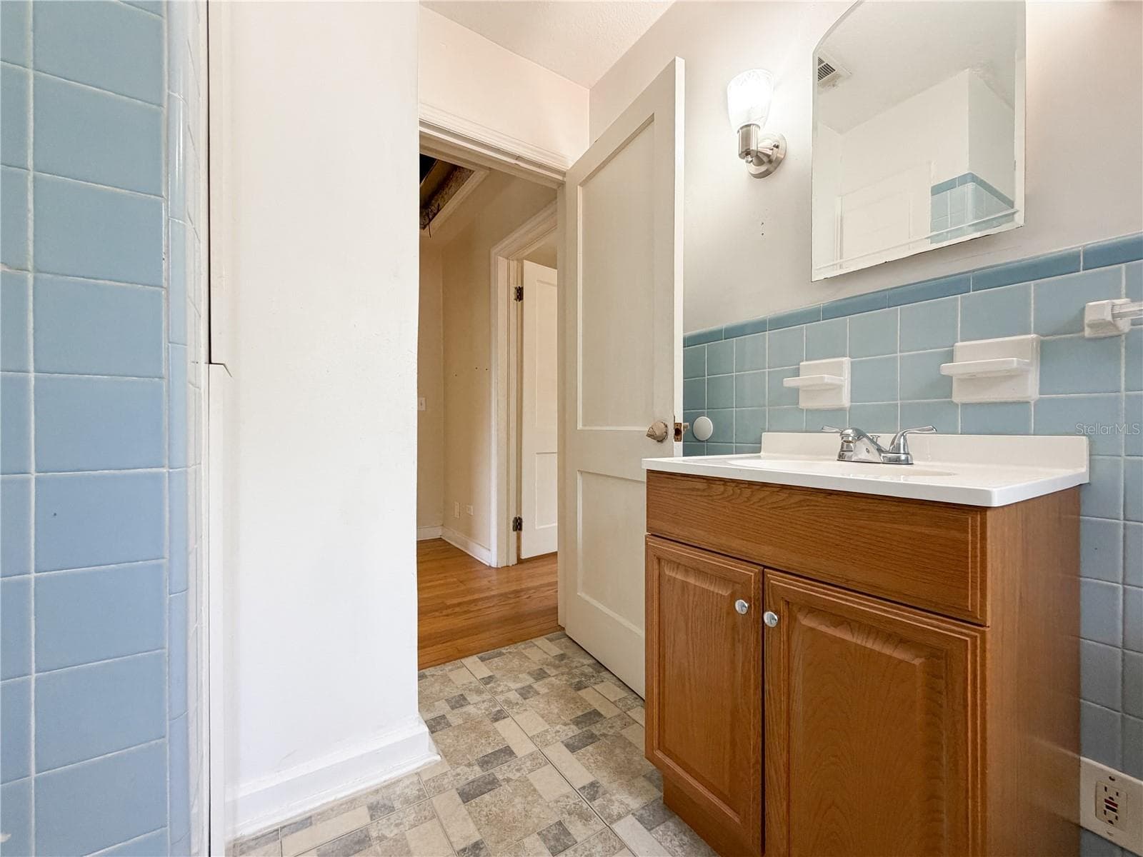 2nd Bath - 709 NW PALM DR, LAKE CITY