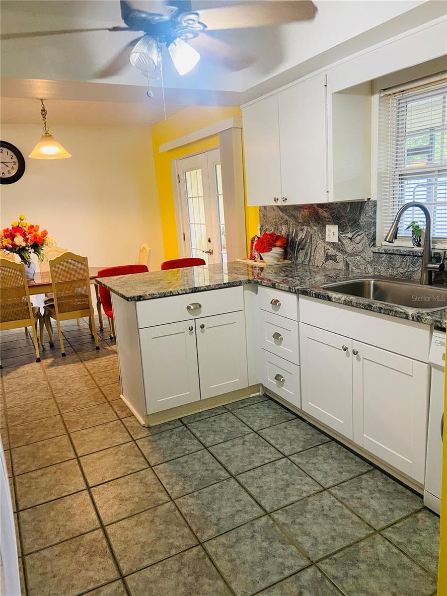 Half Duplex at 721 GASPARINO CT, SEFFNER, photo 11 of 31