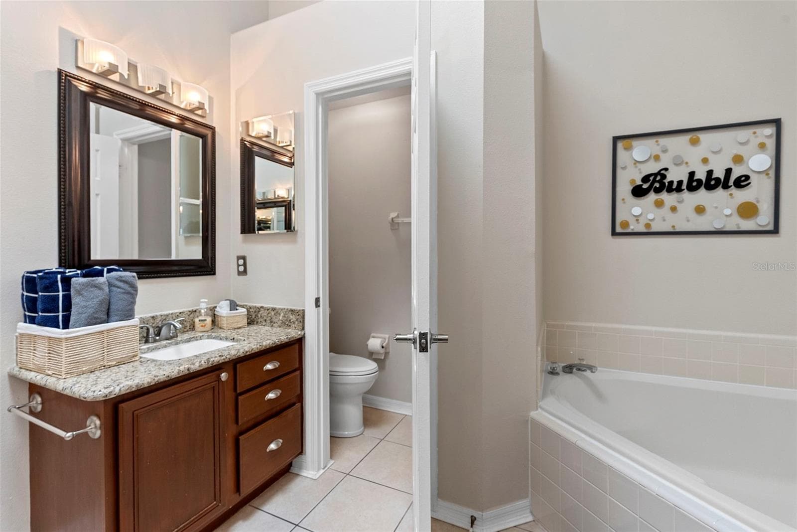 Single Family Residence at 1541 INDIAN OAKS TRL, KISSIMMEE, photo 11 of 33