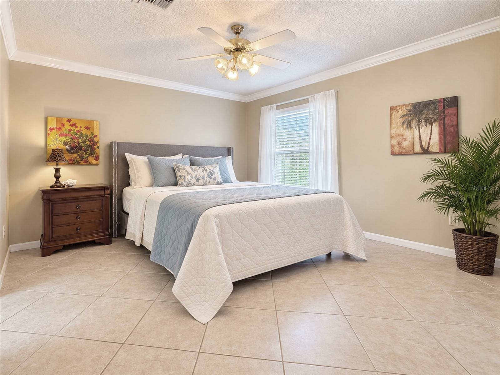 Primary bedrooom (bedding does not convey) - 1318 BALBOA CT, THE VILLAGES