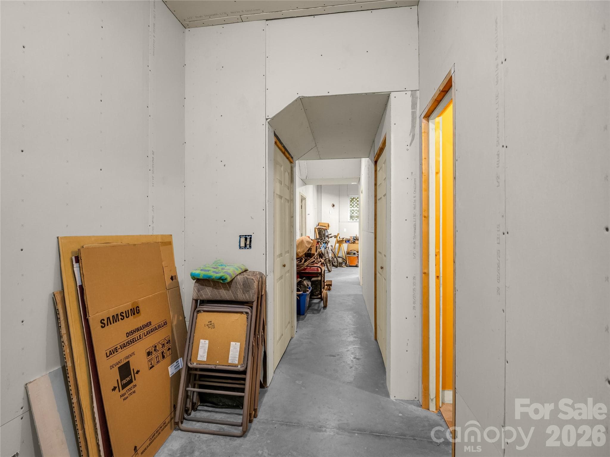 Basement Hall - 61 Mountain Shadows Drive, Leicester