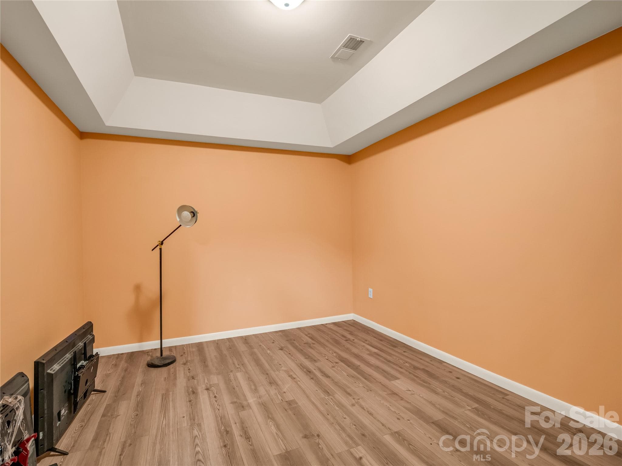 Bonus Basement room - 61 Mountain Shadows Drive, Leicester