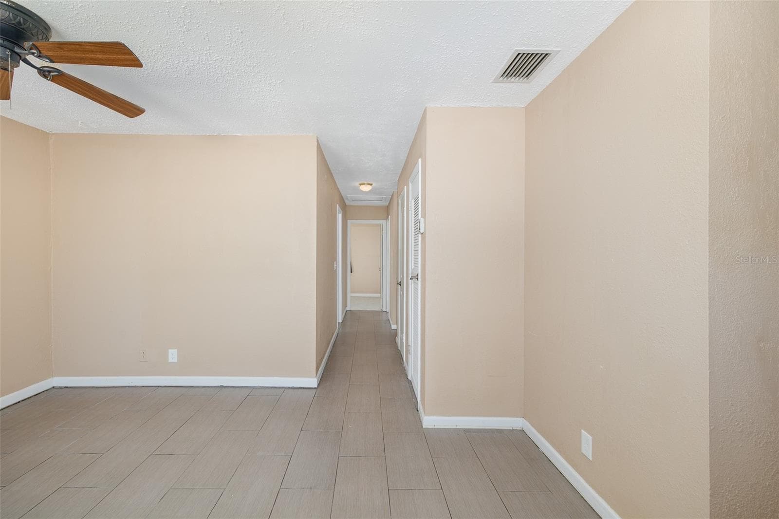 Living room - 4403 GANDY CIR, TAMPA