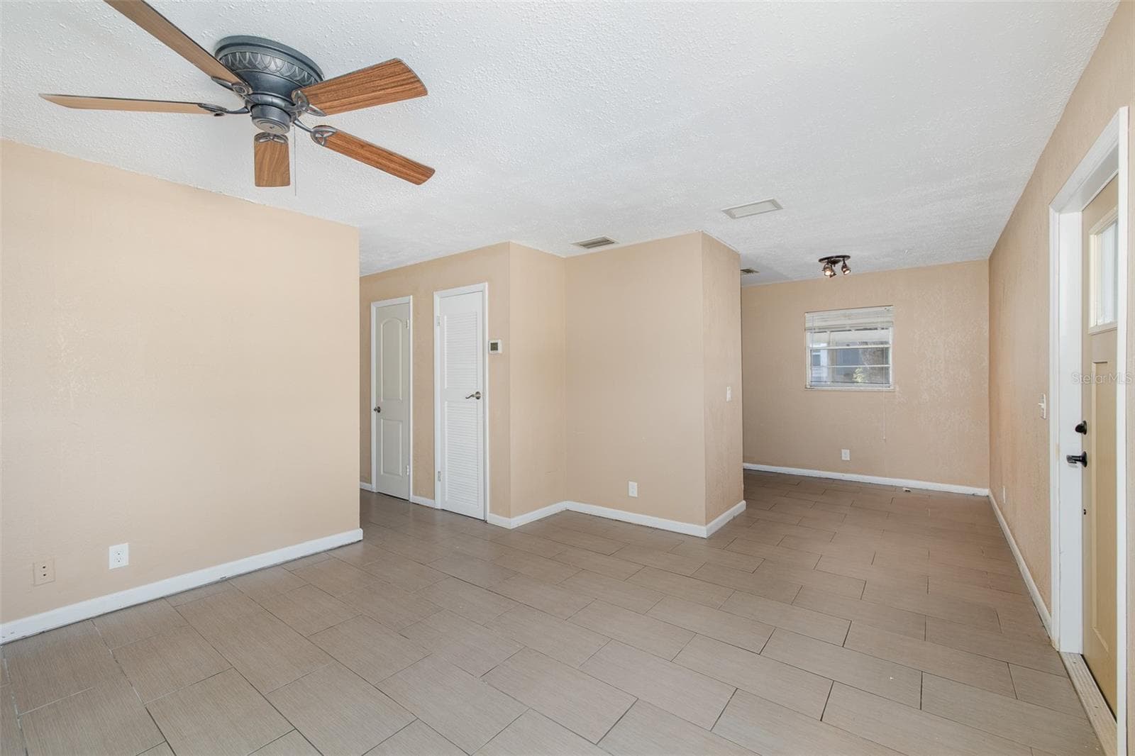 Living room - 4403 GANDY CIR, TAMPA
