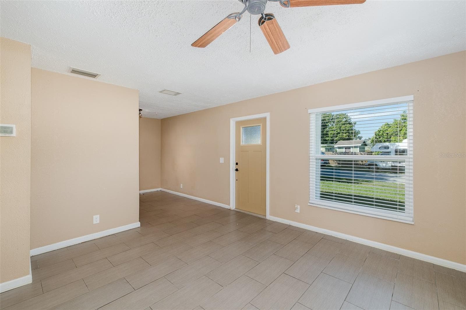 Living room - 4403 GANDY CIR, TAMPA