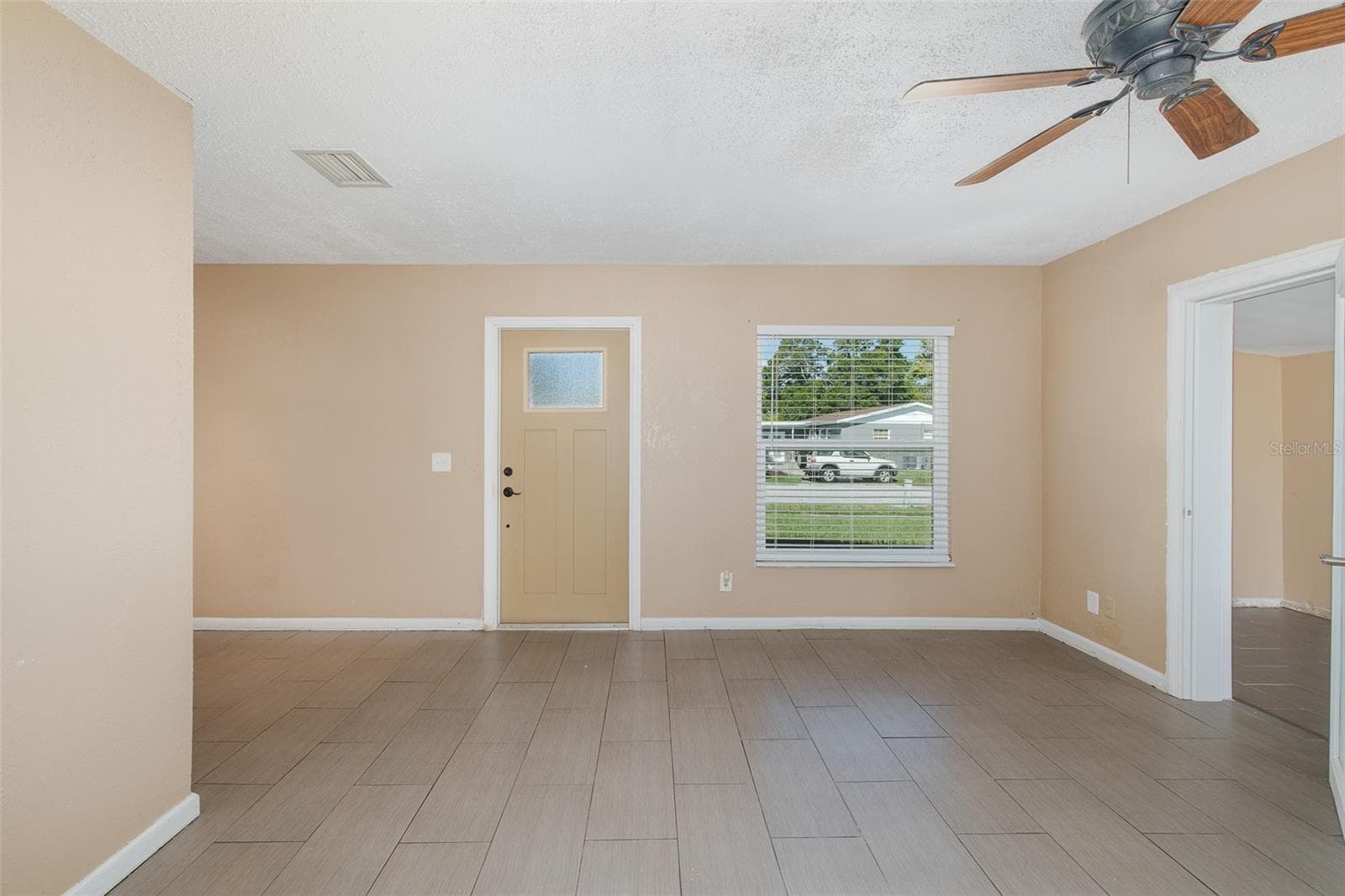 living room - 4403 GANDY CIR, TAMPA