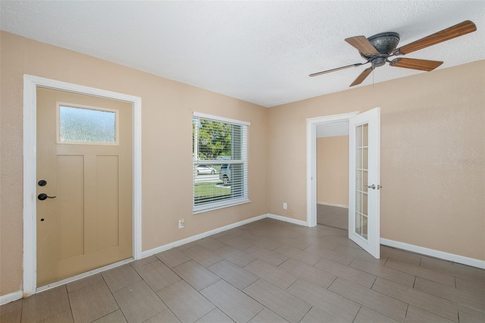 living room - 4403 GANDY CIR, TAMPA