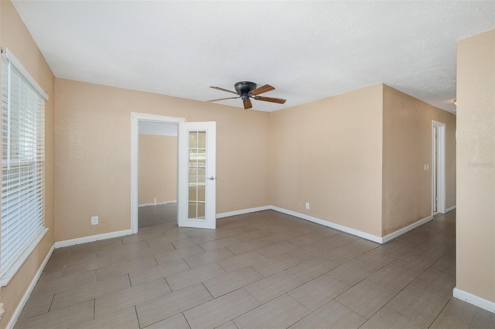living room - 4403 GANDY CIR, TAMPA