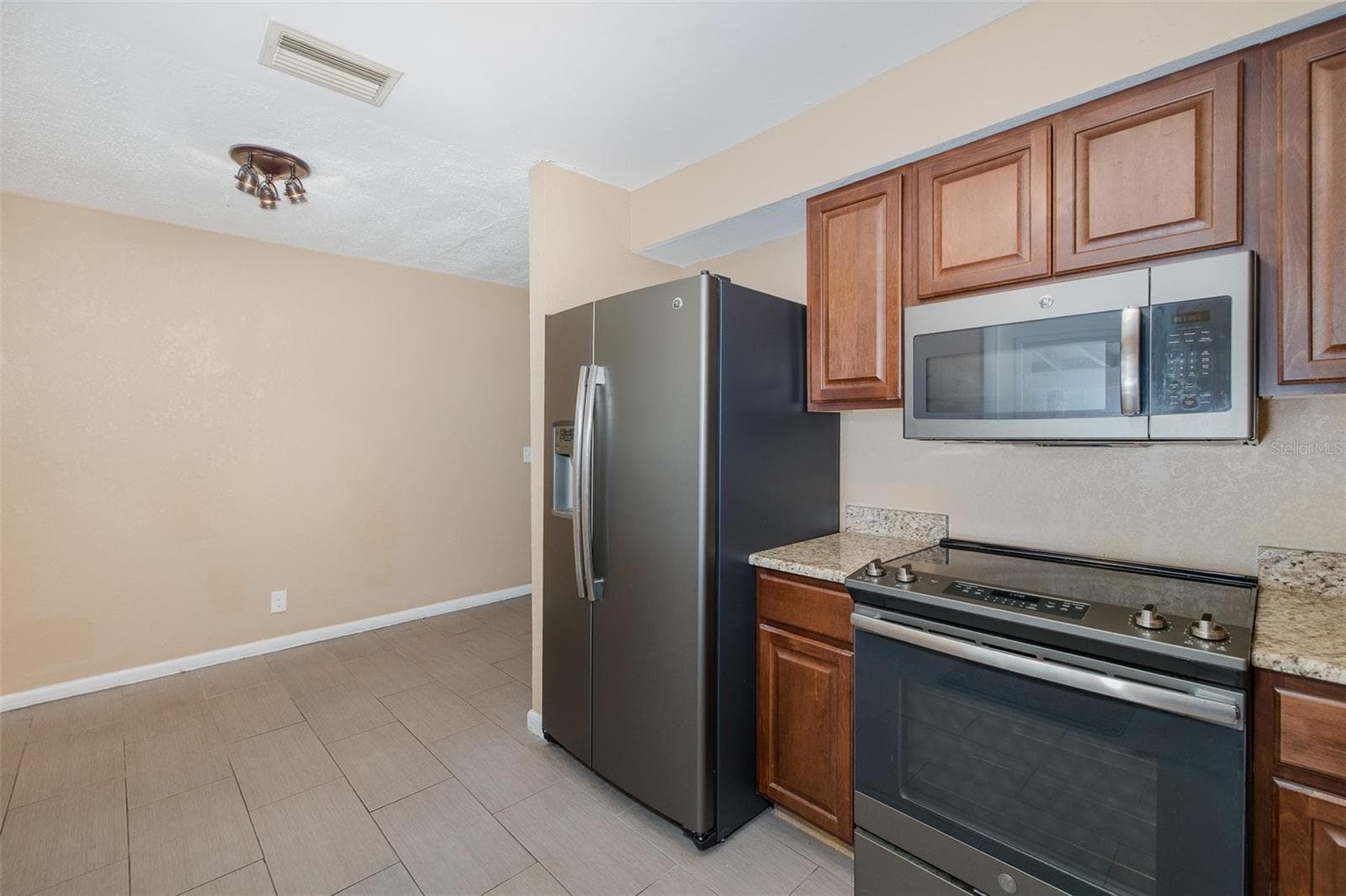 Kitchen - 4403 GANDY CIR, TAMPA