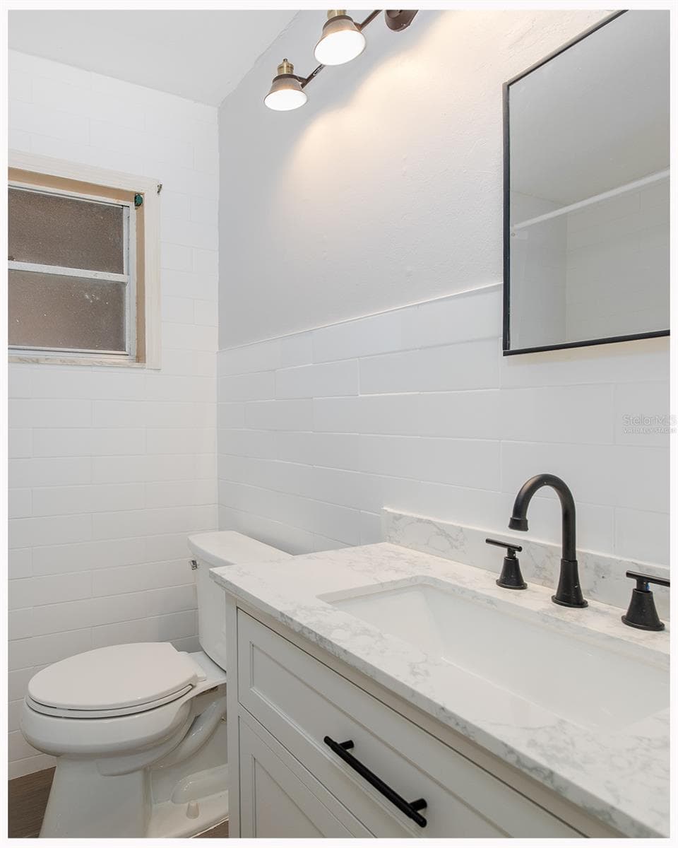 Virtually staged - 4403 GANDY CIR, TAMPA