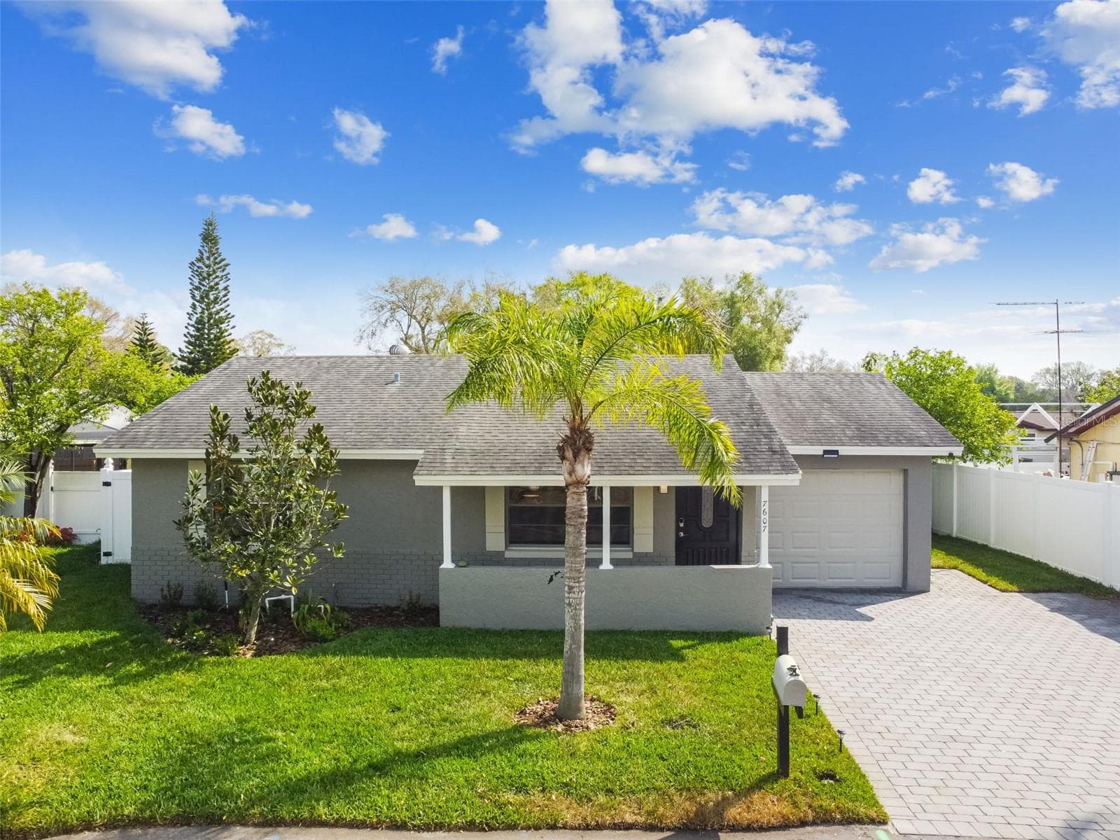 Single Family Residence at 7607 WOODLAND OAKS CT, TAMPA, photo 2 of 67
