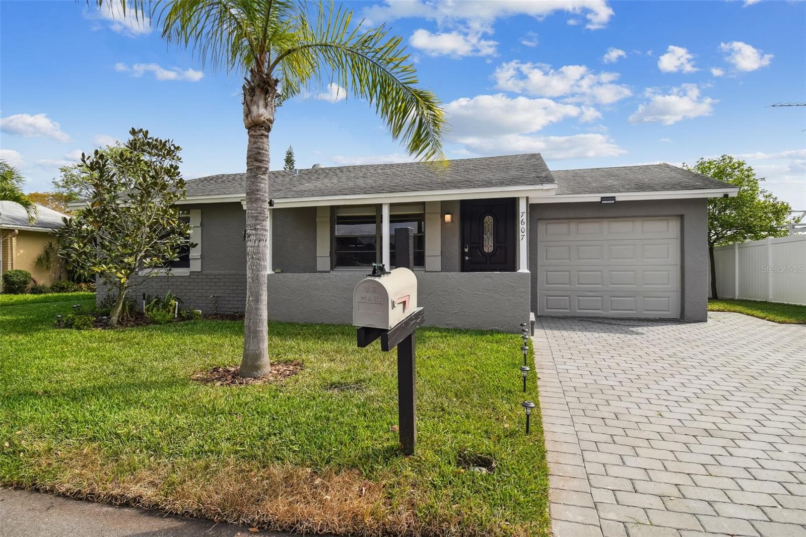 Single Family Residence at 7607 WOODLAND OAKS CT, TAMPA, photo 3 of 67