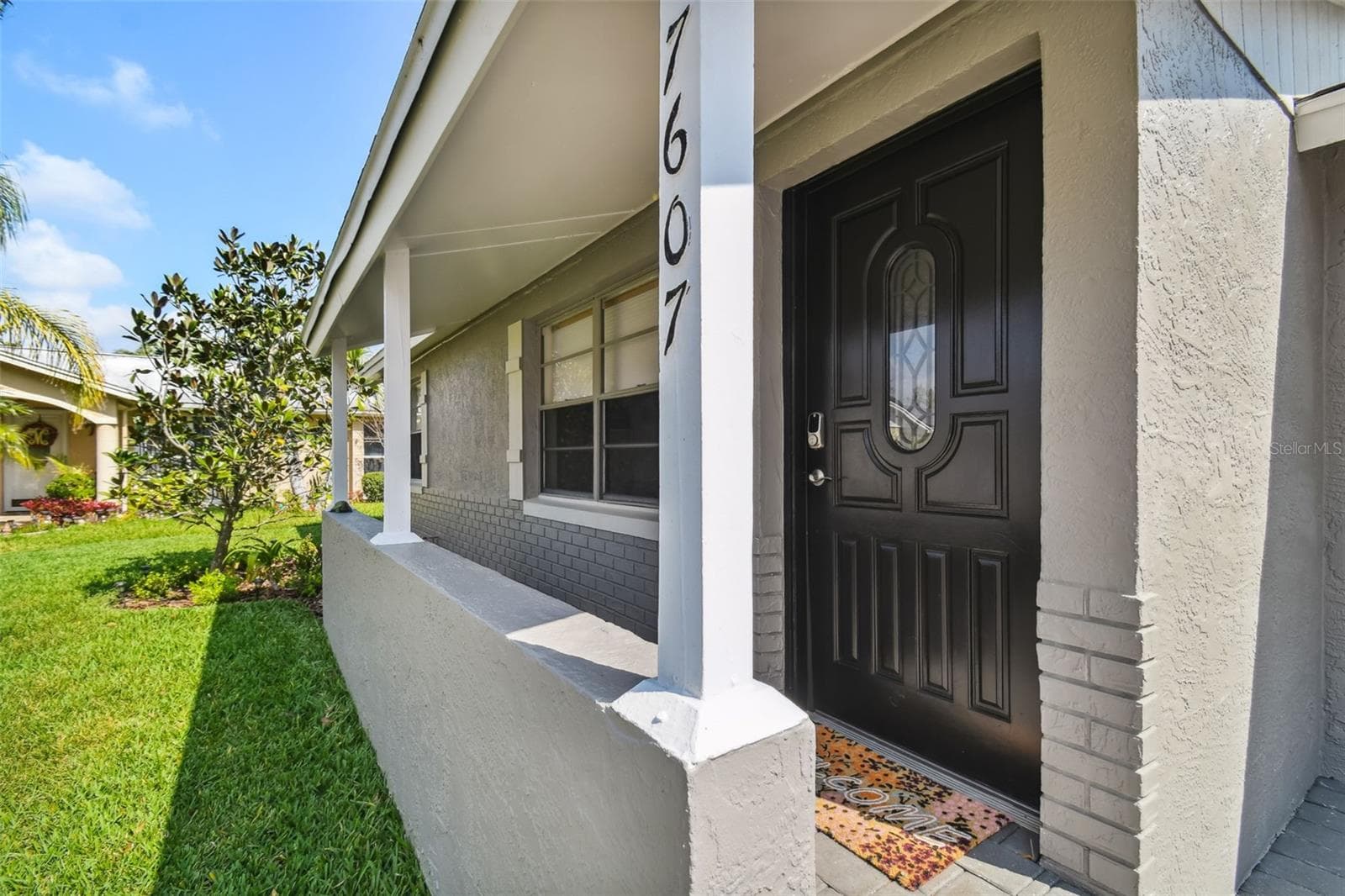 Single Family Residence at 7607 WOODLAND OAKS CT, TAMPA, photo 4 of 67