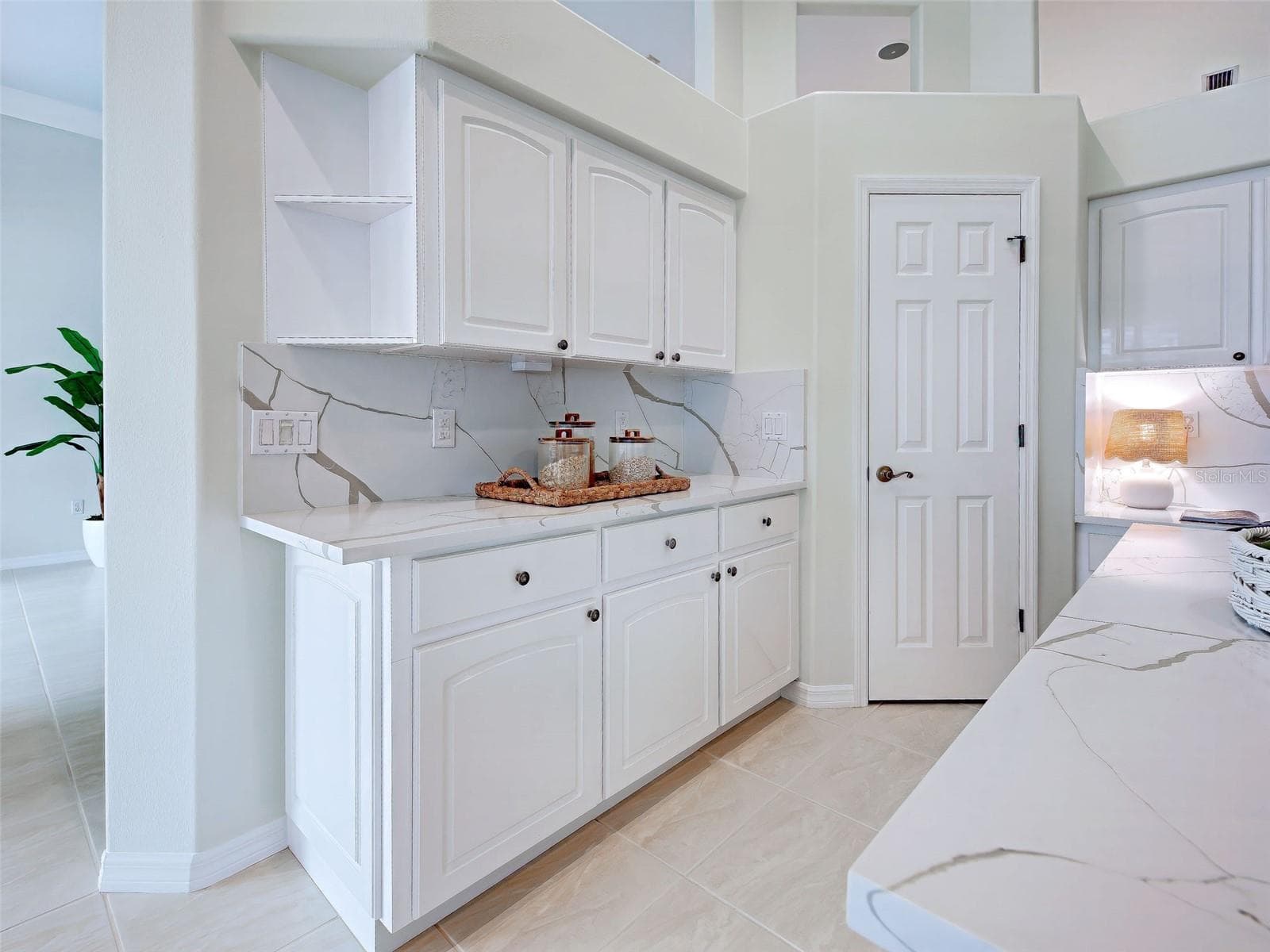 More cabinets and so many gleaming counters make meal prep a delight. - 692 EGRET WALK LN, VENICE