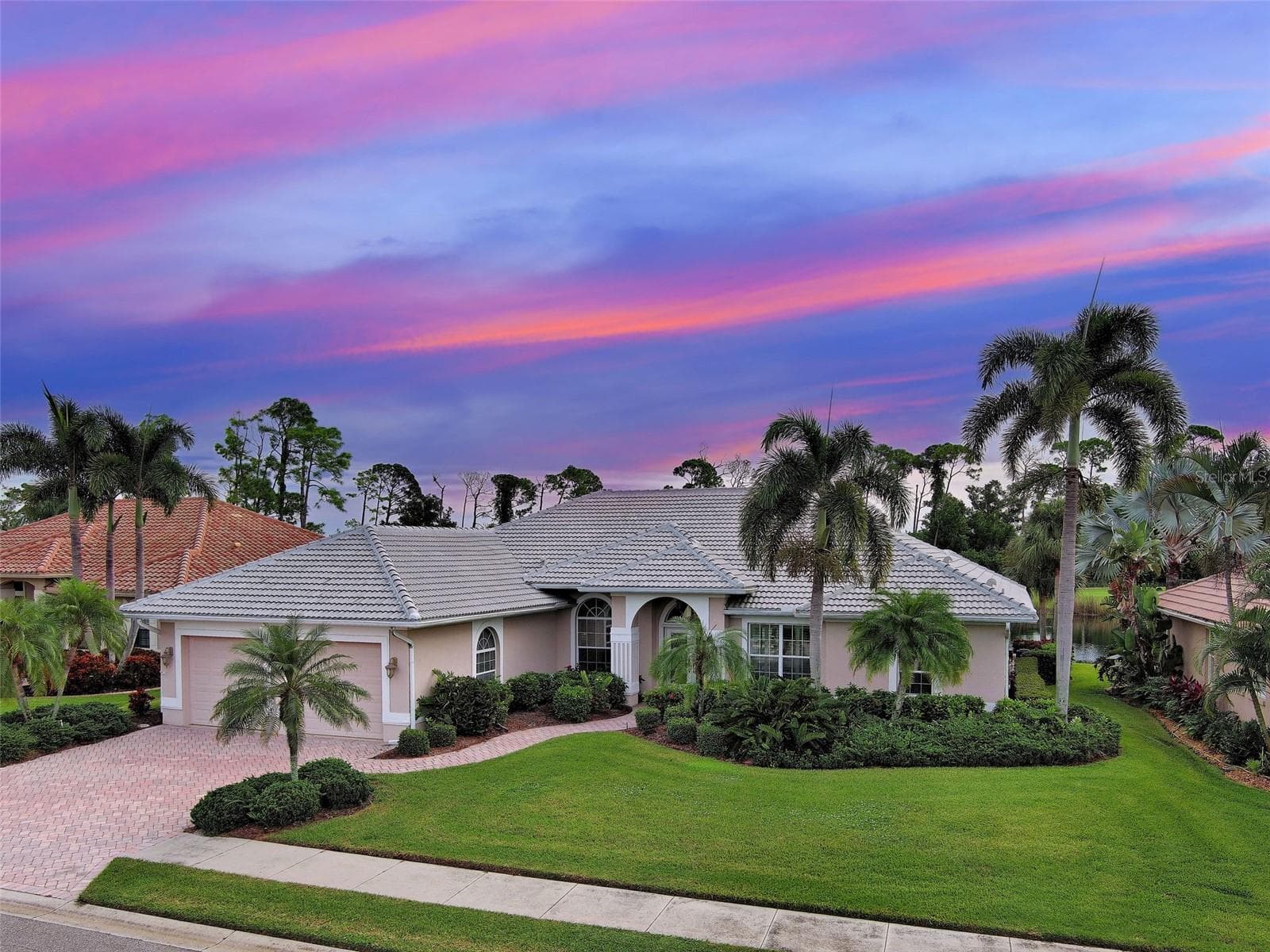 Start the day with a cup of coffee marveling at the sunrise over the lake from your East facing lanai. - 692 EGRET WALK LN, VENICE