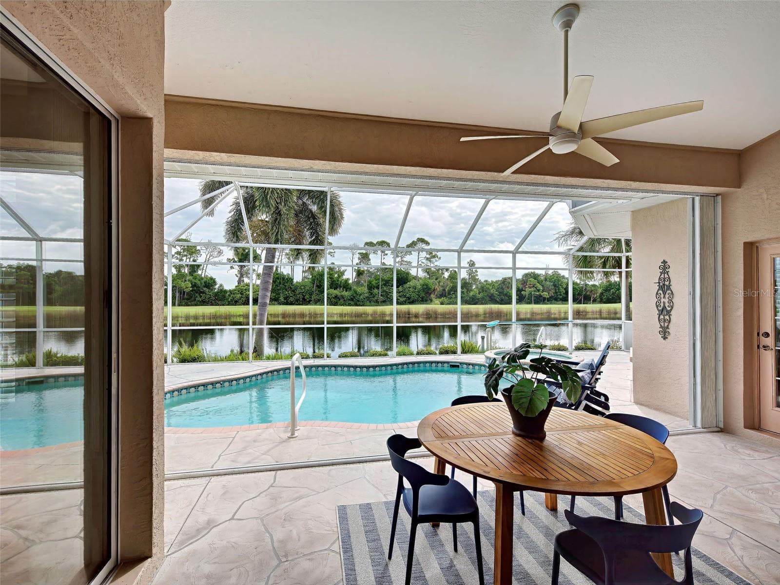 You will want to spend all of your time in your private lanai enjoying the "so hard to find" view - your own oasis. - 692 EGRET WALK LN, VENICE