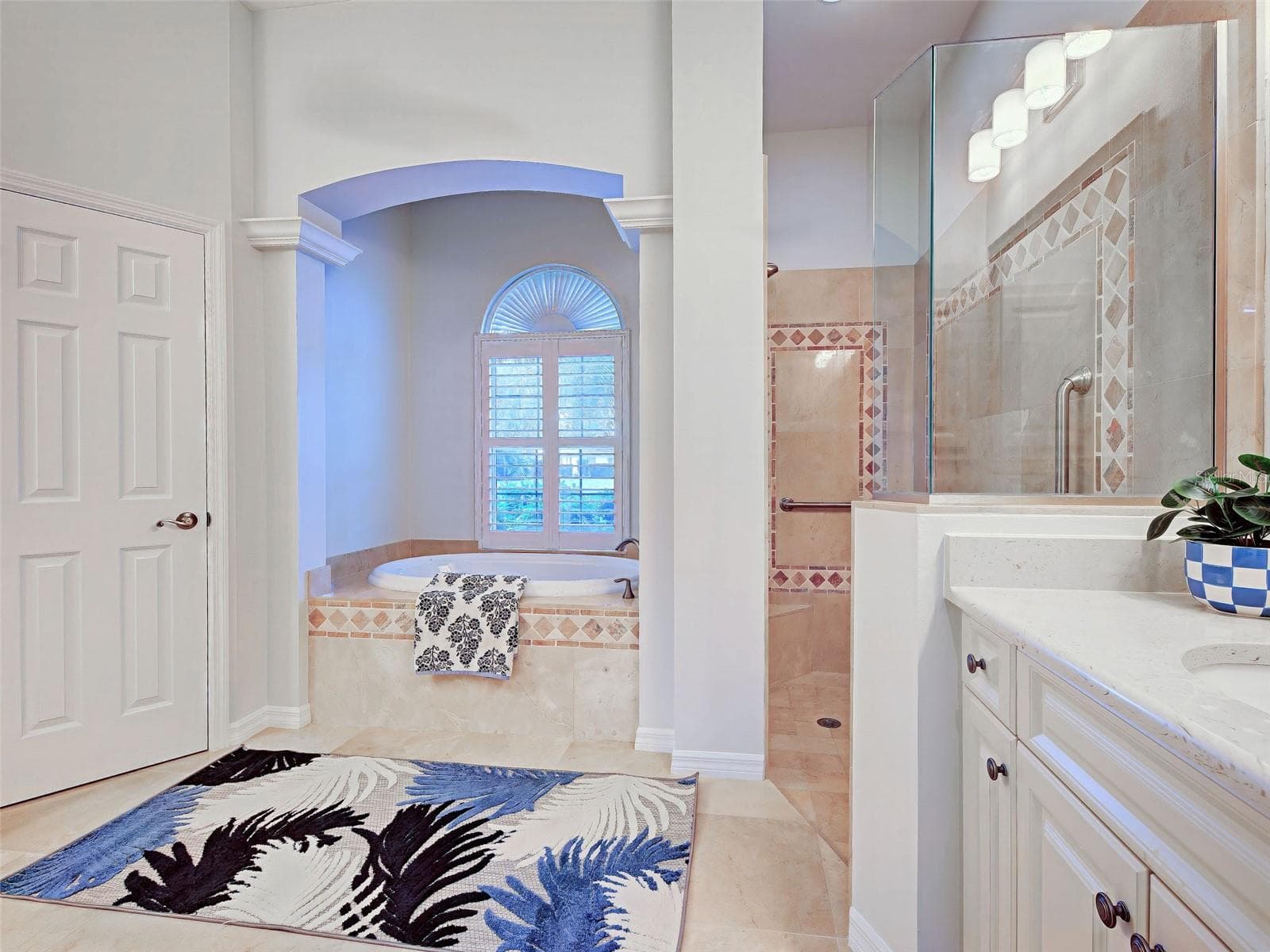 Soak away any cares you may have in the garden tub. - 692 EGRET WALK LN, VENICE