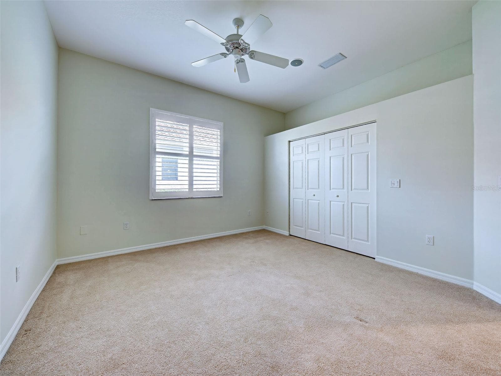 Large, ensuite bedroom with fresh interior paint, plantation shutters, newer carpet and a large closet. - 692 EGRET WALK LN, VENICE