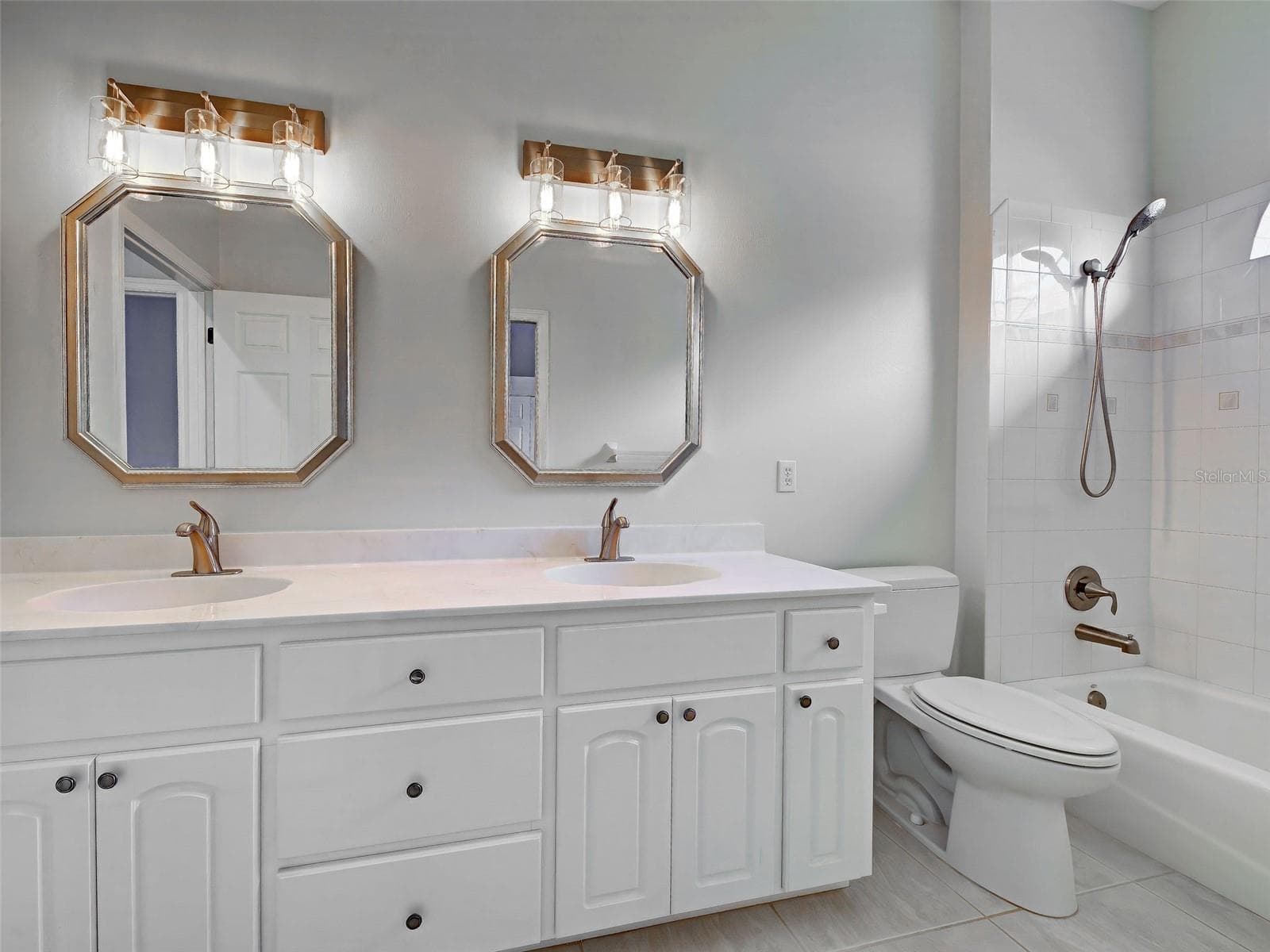New light fixtures add a touch of class too. - 692 EGRET WALK LN, VENICE