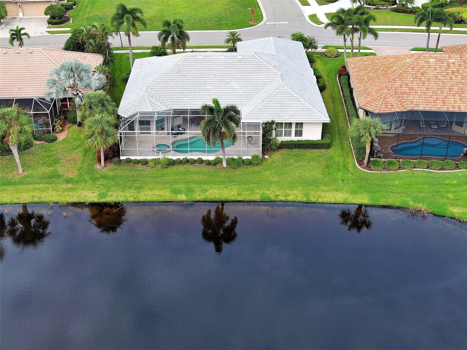 Premium lot is almost 11,000 feet with plenty of room on both sides for added privacy. - 692 EGRET WALK LN, VENICE