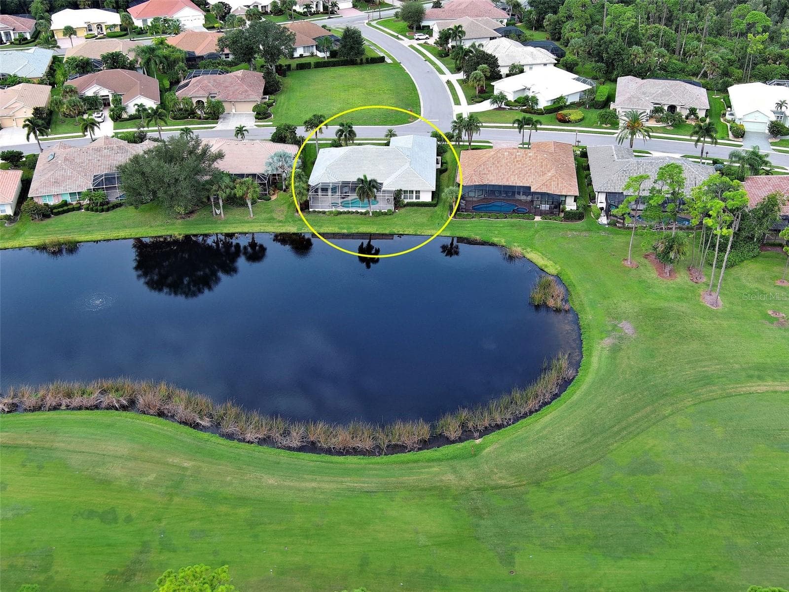 Blue water and green golf course views could be yours. - 692 EGRET WALK LN, VENICE