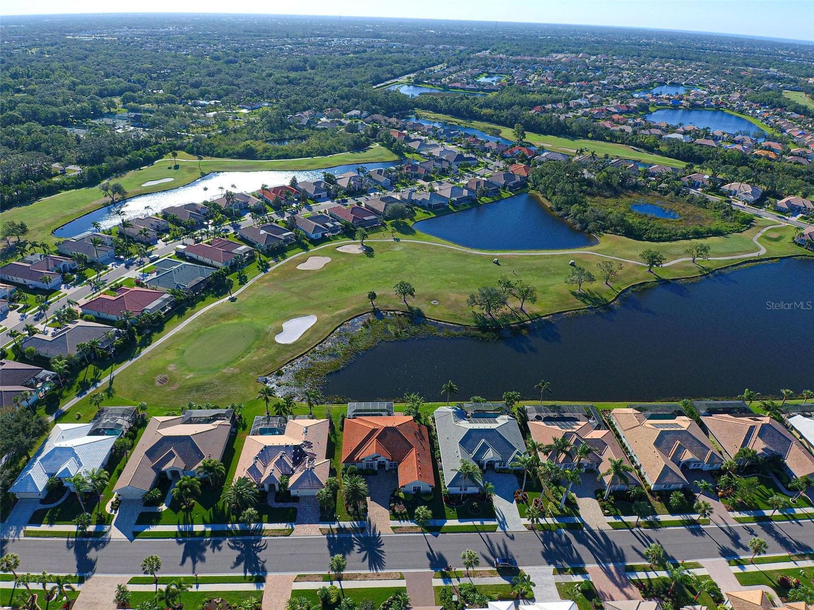 Sawgrass has many sparkling lakes and 9 holes of Waterford's public golf course meandering through the community - a wonderful place to call home. - 692 EGRET WALK LN, VENICE