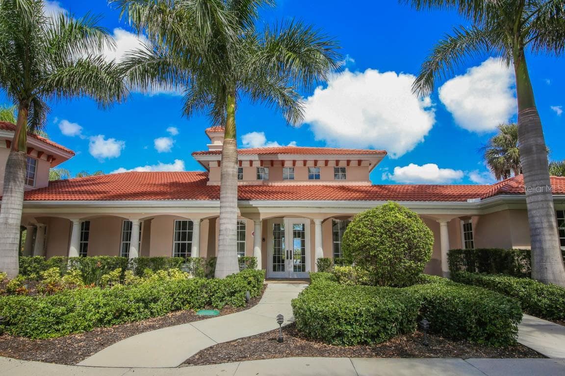 Make new friends at the socially active clubhouse at TGIFs, welcome back parties or holiday events. - 692 EGRET WALK LN, VENICE