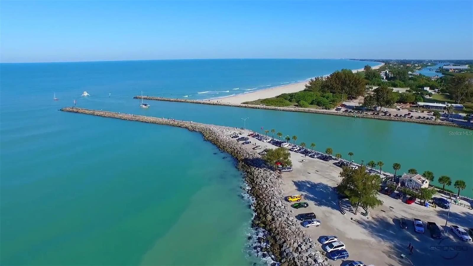 Venice and the surrounding area is a boater's dream, whether casting a line in the Gulf or cruising the calm Intercoastal Waterway. - 692 EGRET WALK LN, VENICE