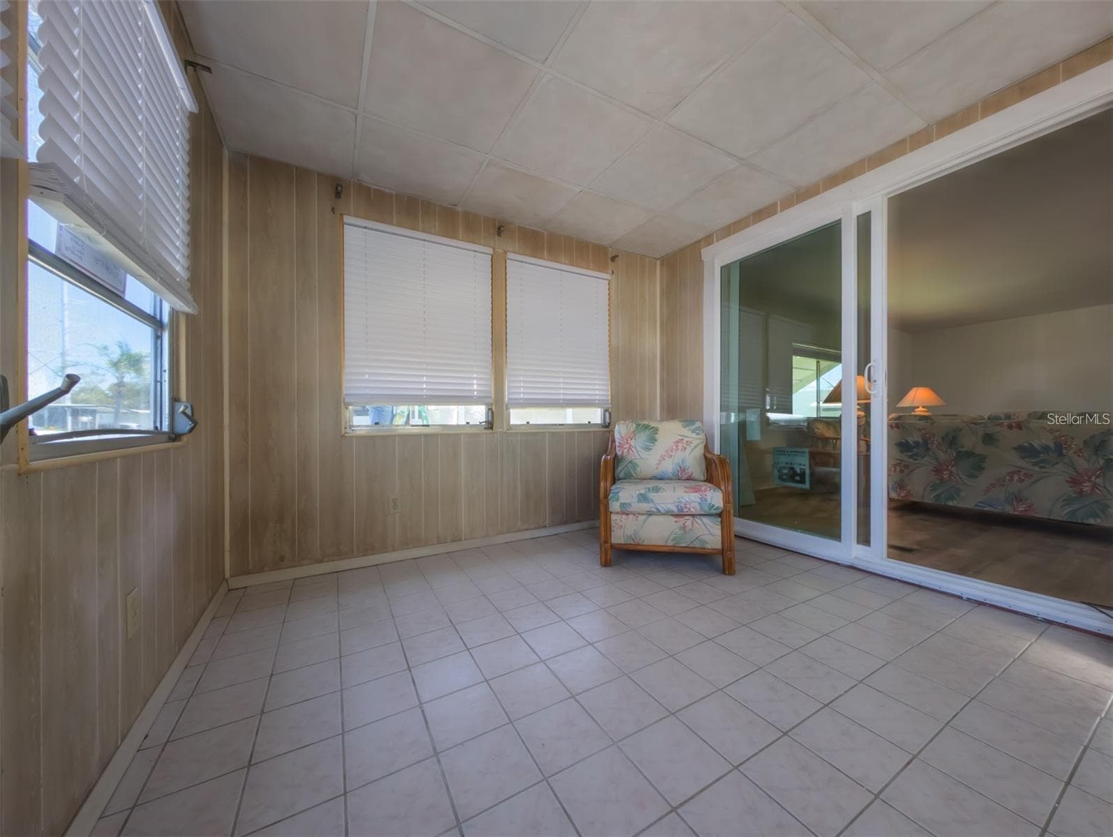 Enclosed front room could be used  multiple ways - 229 DIXIE, TARPON SPRINGS