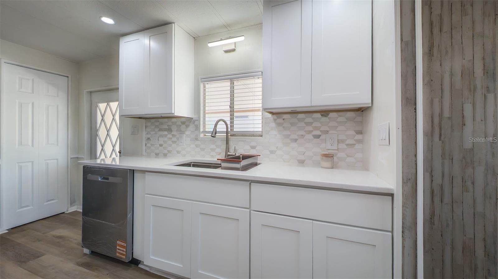 New lighting - 229 DIXIE, TARPON SPRINGS
