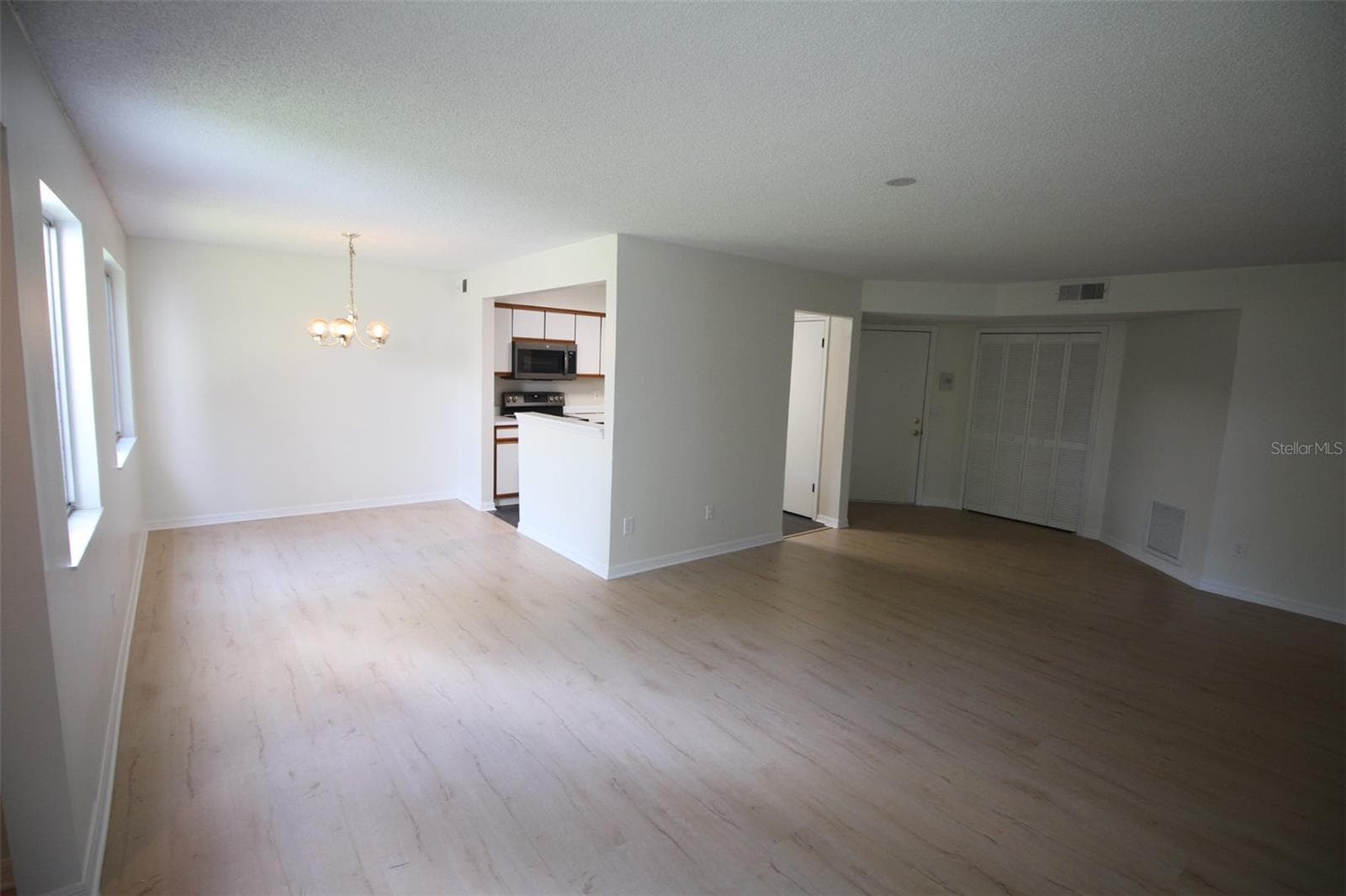 Condominium at 5301 WHITE CLIFF LN #1002, ORLANDO, photo 3 of 23